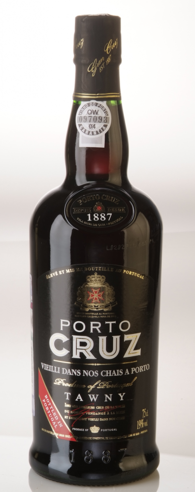 Крепленое вино 6 букв сканворд. Портвейн Porto Cruz Tawny. Портвейн Porto Cruz Tawny 0,75 л. Портвейн Мадейра Порто Круз. Ликерное вино Порто.